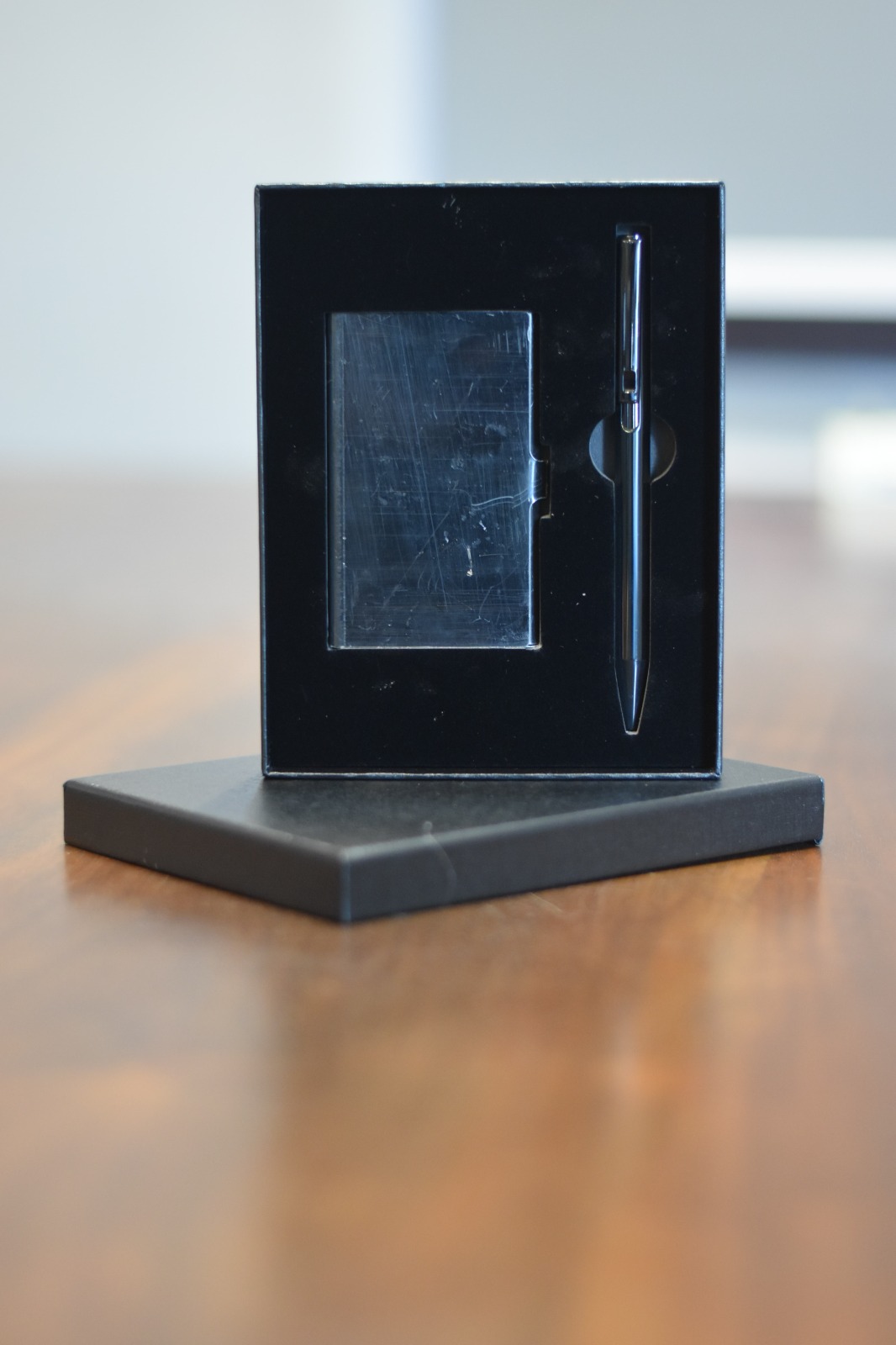 H3107 2 PCS Gift set (Card Holder + Pen) - Black - Image 1