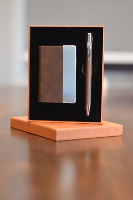 2 PCS Gift set (Card Holder + Pen) - Brown